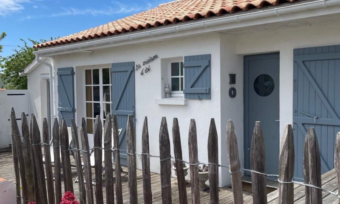 Noirmoutier-en-l'Ile House | MAISON DE TRADITION NOIRMOUTRINE "LA MAISON D'ÉTÉ - 2 MIN WALK FROM THE OCEAN