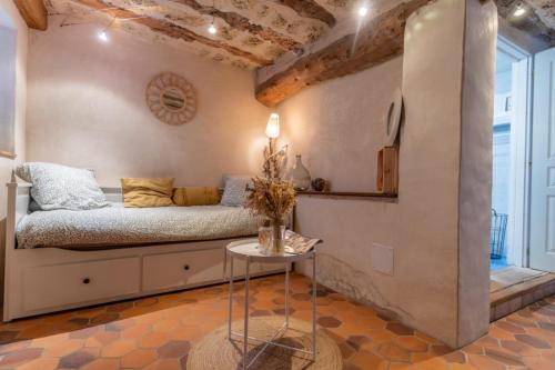 Sainte-Eulalie-de-Cernon House | Maison de village au cœur des remparts