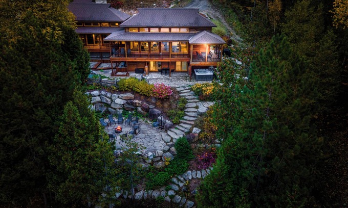 Saint Come Ski Chalet | Maison de luxe spacieuse au bord du Lac Clair, avec grande terrasse et plage.