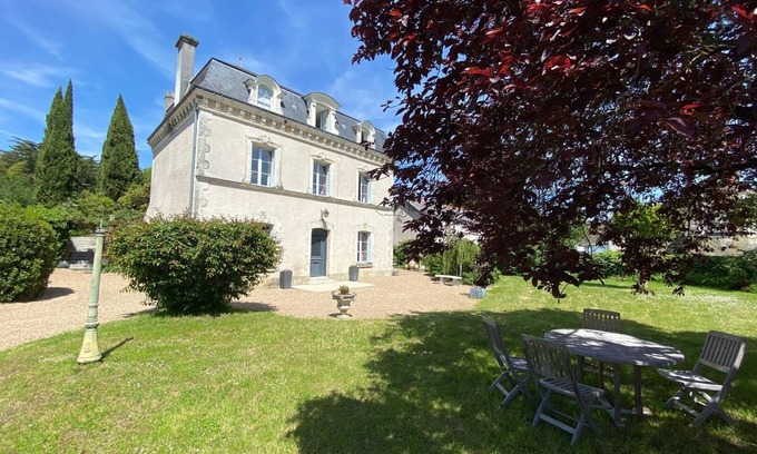 Azay-le-Rideau House | Maison de Maître in Azay-le-Rideau, a 10-minute walk from the château and town center