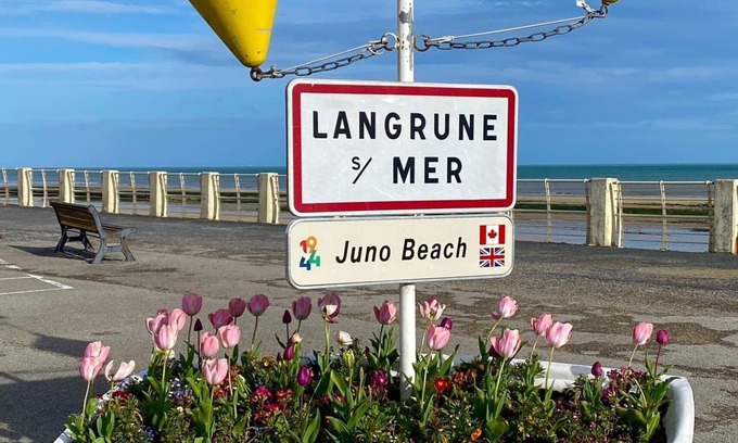 Langrune-sur-Mer House | Maison de Nacre 5 minutes from the sea, Juno Beach - from 2 to 10 people