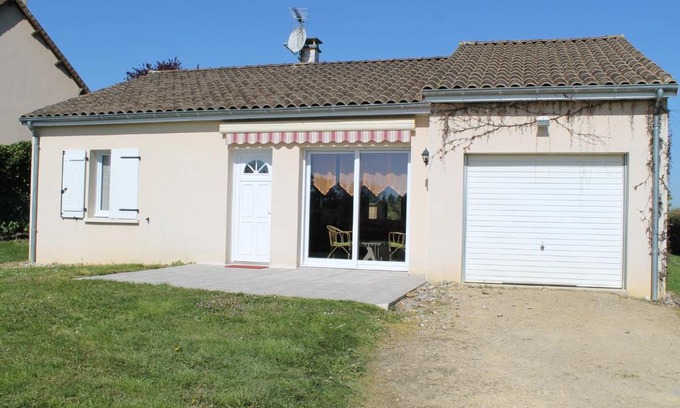 La Roche-Posay House | Maison de plain-pied avec jardin clôturé, proche Thermes St Roch - 3 chambres, WiFi, cuisine équipée - FR-1-541-46