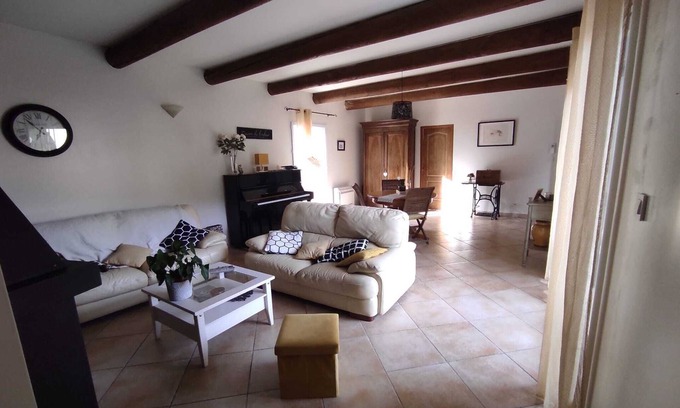Caderousse House | Maison de Quartier Calme.proximité A7/a9. Village Proche Orange et Avignon