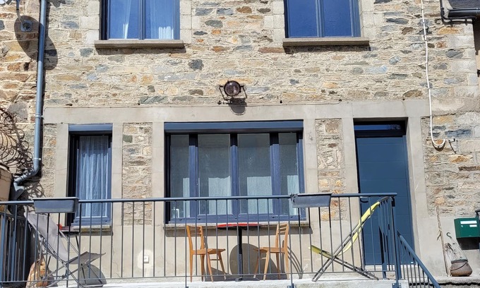 Arvieu House | Maison de village à la campagne, avec plages, forêts, nature, Rodez et Millau