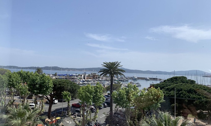 Sainte-Maxime City Centre House | Maison de Village Rénovée 90m2 - Vue mer Exceptionnelle - 4/6 Personnes