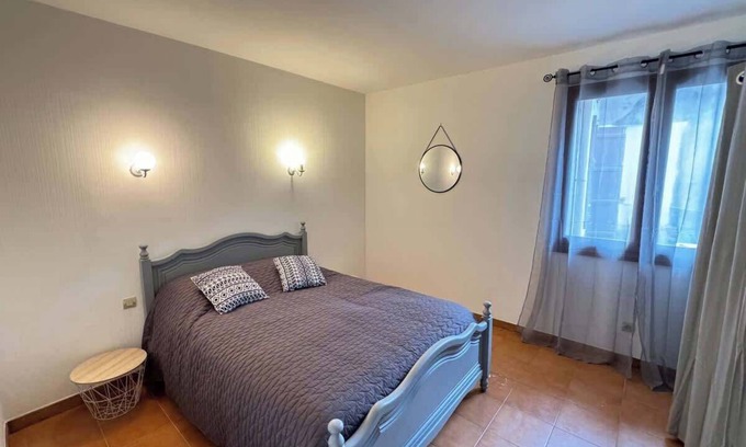 Colombiers House | Maison de Village Pres du Canal