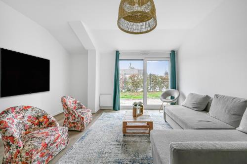 Evreux Apartment | Maison Douceur Appart 2 chambres jardin parking Wifi proche centre Evreux