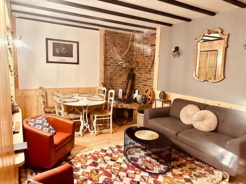 Pont-du-Navoy House | Maison du Clos de la Gare