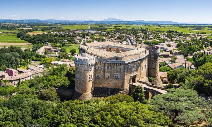 Mondragon House | Maison du Grand Chêne