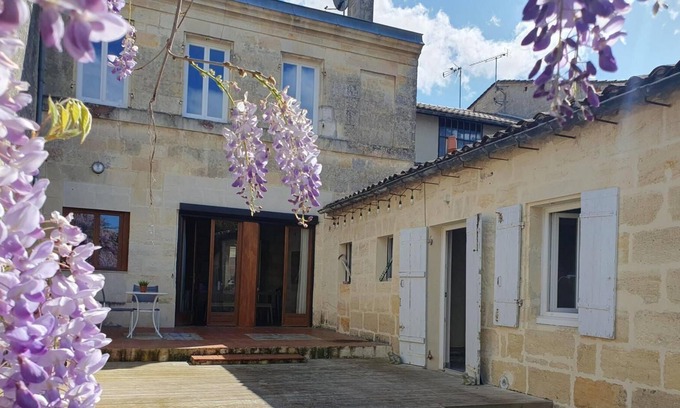 Lamarque House | Maison en Pierre Familiale