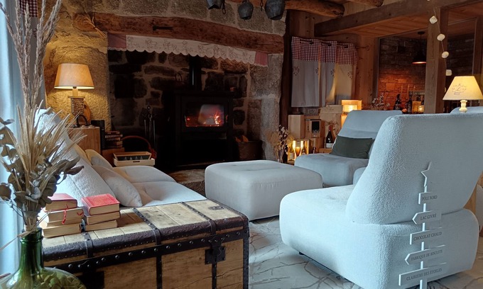 Loubaresse House | Maison en Pierre Cosy et Spacieuse Avec Jardin