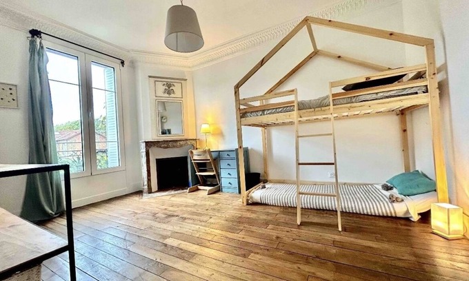 Asnieres-sur-Seine House | Maison Entière à Côté des JO/ 200 m2 /5 Chambres