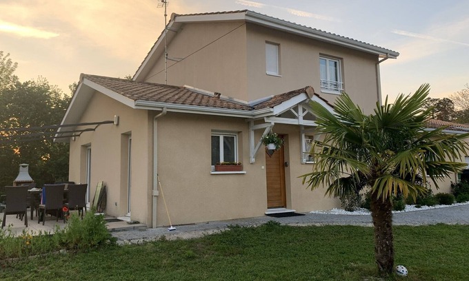 Salles House | Maison familiale 8 pers., 15mn lacs / 40mn océan