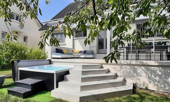 Morangis House | Maison Familiale Avec Jacuzzi, Proche Paris