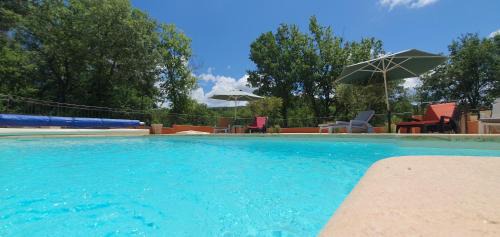 Caseneuve House | Maison familiale avec piscine et boulodrome dans le Luberon