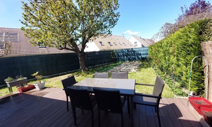 Guyancourt Villa | Maison Familiale Calme et Lumineuse, Proche du Golf National et de Versailles