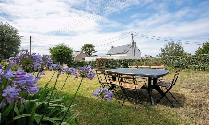 Trebeurden House | 'Maison Familiale Kerlaho' with Sea View, Private Garden and Wi-Fi