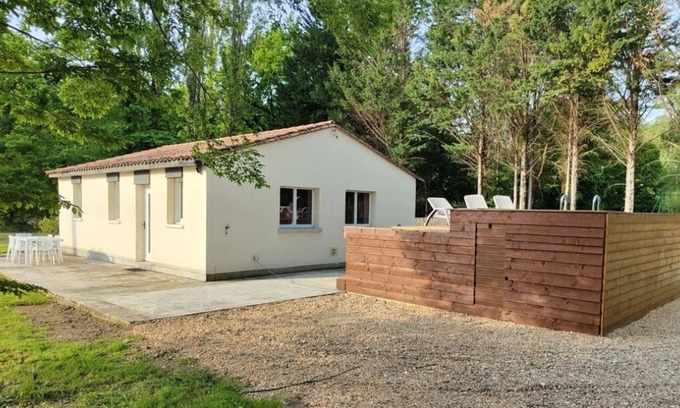 Saint-Antoine-de-Breuilh House | Maison Avec Piscine et Grand Jardin Privé