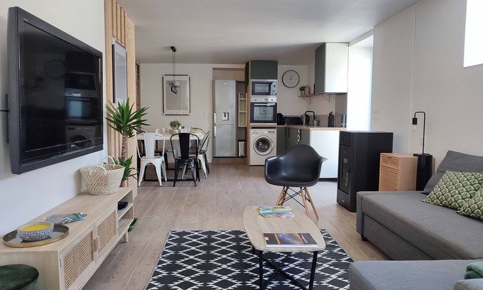 Saint-Bauzille-de-Putois House | Maison de Village Avec Terrasse de Plein Pied, sur le Gr60 à 500m de la Rivière