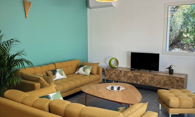 Saint-Julien House | Maison L'escapade, une Maison de Campagne Spacieuse et Élégante en Provence