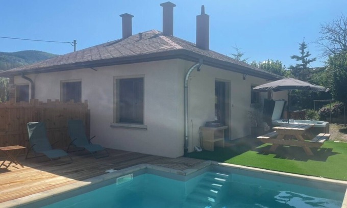 Munster House | Maison l'Impasse: vacation home for 2-6 people with spa and heated pool