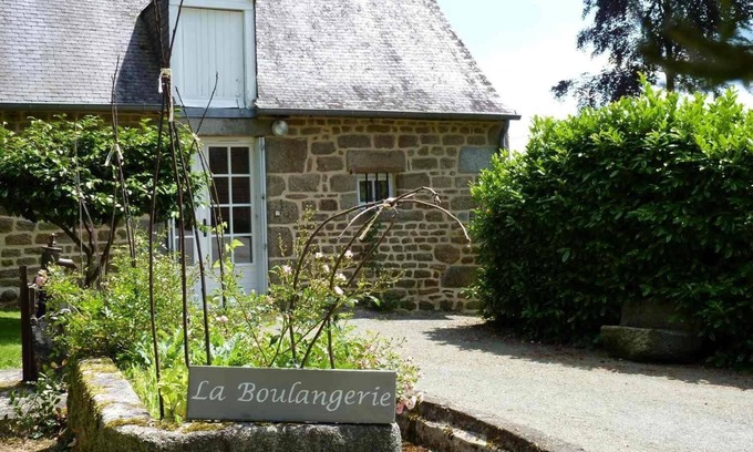 Saint-Etienne-en-Cogles House | Maison la Boulangerie in Saint-Étienne-en-Coglès