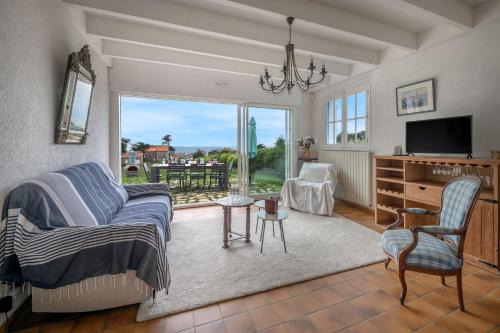 Prefailles House | Maison pour 8, vue mer, 400m de la plage