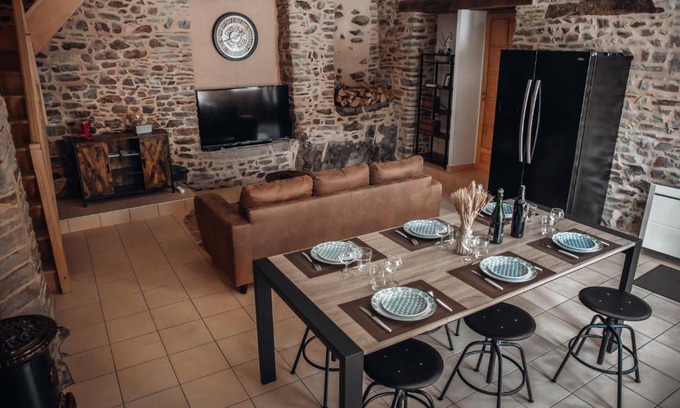 Montaubert - Rille - Saint-Sulpice House | maison quartier médiéval au pied du château FOUGERES