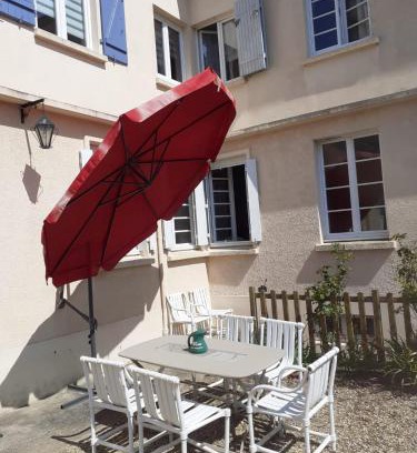 Bernieres-sur-Mer Apartment | Maison Quebec