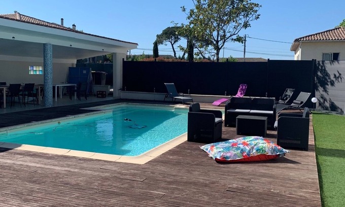 Bonnetan House | Maison Récente Avec Piscine