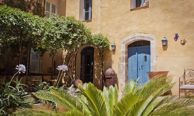 Besse-sur-Issole Bed & Breakfast | Maison Saint-Louis