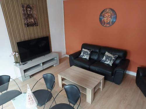 Thun-Saint-Martin House | Maison spacieuse à Thun-Saint-Martin avec jardin