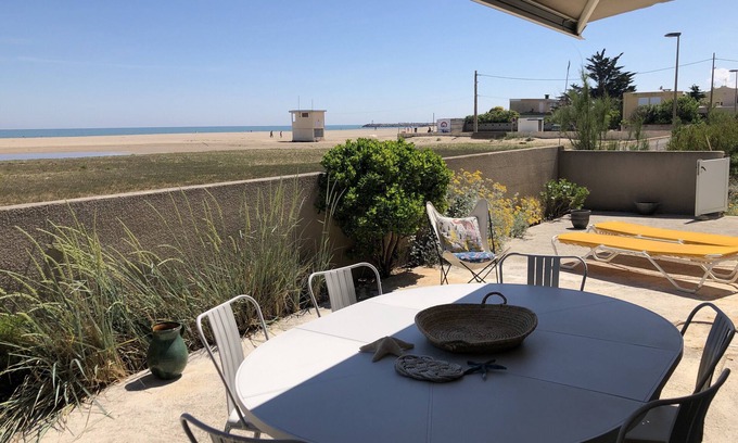 Saint-Pierre-la-Mer House | Maison sur la plage/House on the beach