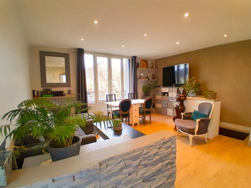 Houilles House | Maison T3 cosy, jardin, bureau & parking privé