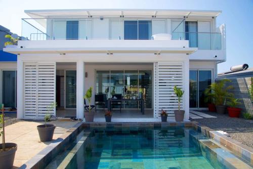 Bois d'Olives Bed & Breakfast | Maison TONGA piscine - jacuzzi confort