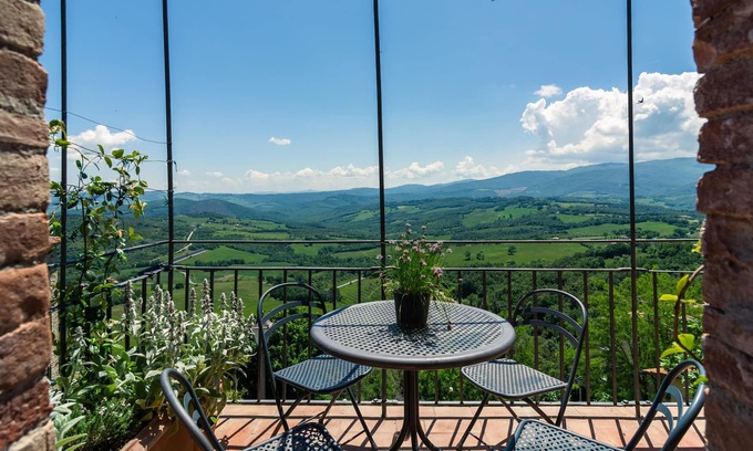 Montecastelli House | Majestic Holiday Home in Montecastelli with Terrace