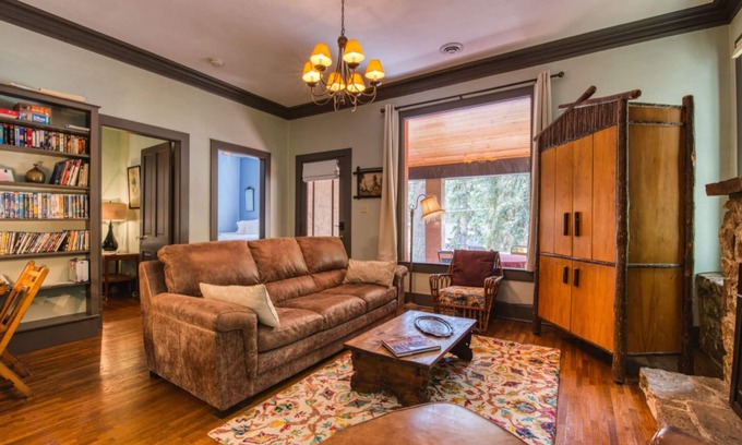 Cascade Cottage | Majestic mountain cabin near Pikes Peak, hot tub close to waterfall hike