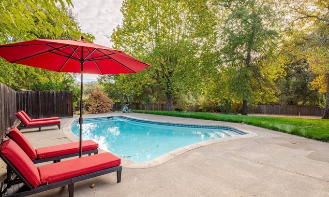 Sonoma House | Majestic Redwoods, Pool, Hot Tub, Chefs Kitchen