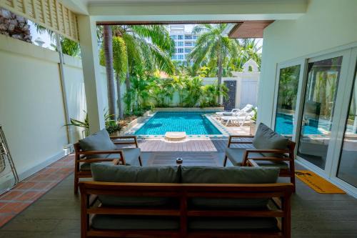 Pratumnak Hill Villa | Majestic Residence 1Bedroom PoolVilla28,Beach Gate