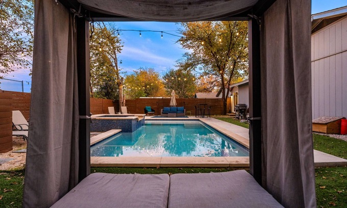 Montopolis House | Majestic Teal Haven – Quiet Home w/Private Pool & Sauna! 10 Min to Downtown