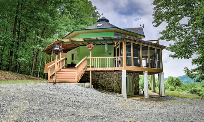 Aquone Cabin | Majestic, three bedroom mountaintop vacation retreat! Pet friendly!
