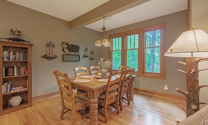 Foscoe House | Makar's Rest - Mountain Townhome, Gated Resort, Indoor/Outdoor Pools and Hot Tub, Fishing Ponds, .
