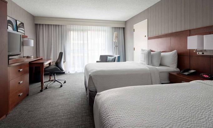 El Segundo Hotel | Make Your Trip More Enjoyable! 2 Comfortable Units, Pets are Allowed