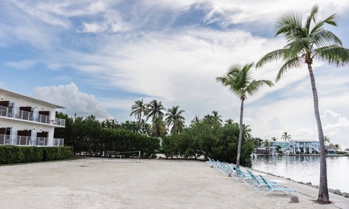 Islamorada Apartment | Making The Best Memories Along The Way! 4 Comfortable Units, FREE Parking