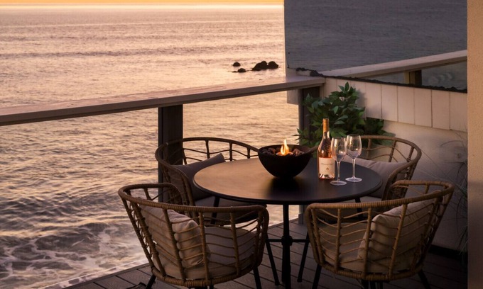 Eastern Malibu Condo | Malibu Breeze - Ocean Front Condo w/Beach Access