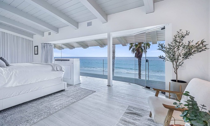 Eastern Malibu House | Malibu Private Beachfront Estate with Pool & Jacuzzi /4 Bedroom