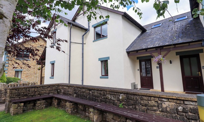 Penrith Cottage | MALLARD COTTAGE, family friendly, with pool in Penrith