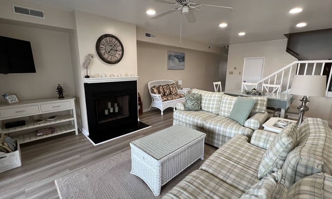 Selbyville Condo | Mallard Lakes Waterfront Beach Condo in Fenwick Island with Two Pools