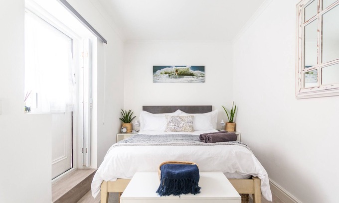 Kalk Bay Apartment | Mallom at Dalebrook tidal pool