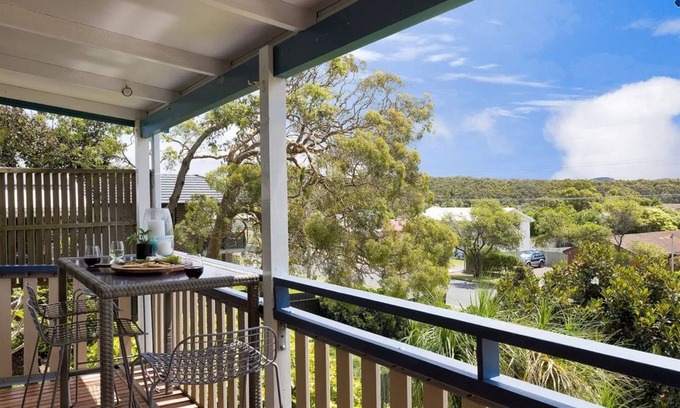 Fingal Bay House | Maluhia A – perfectly located, relaxed upstairs unit. Close to Fingal Beach!